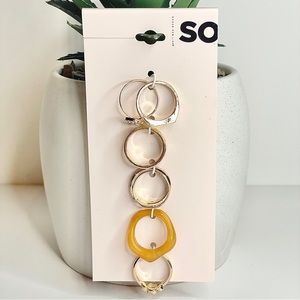 SO gold rings seven included